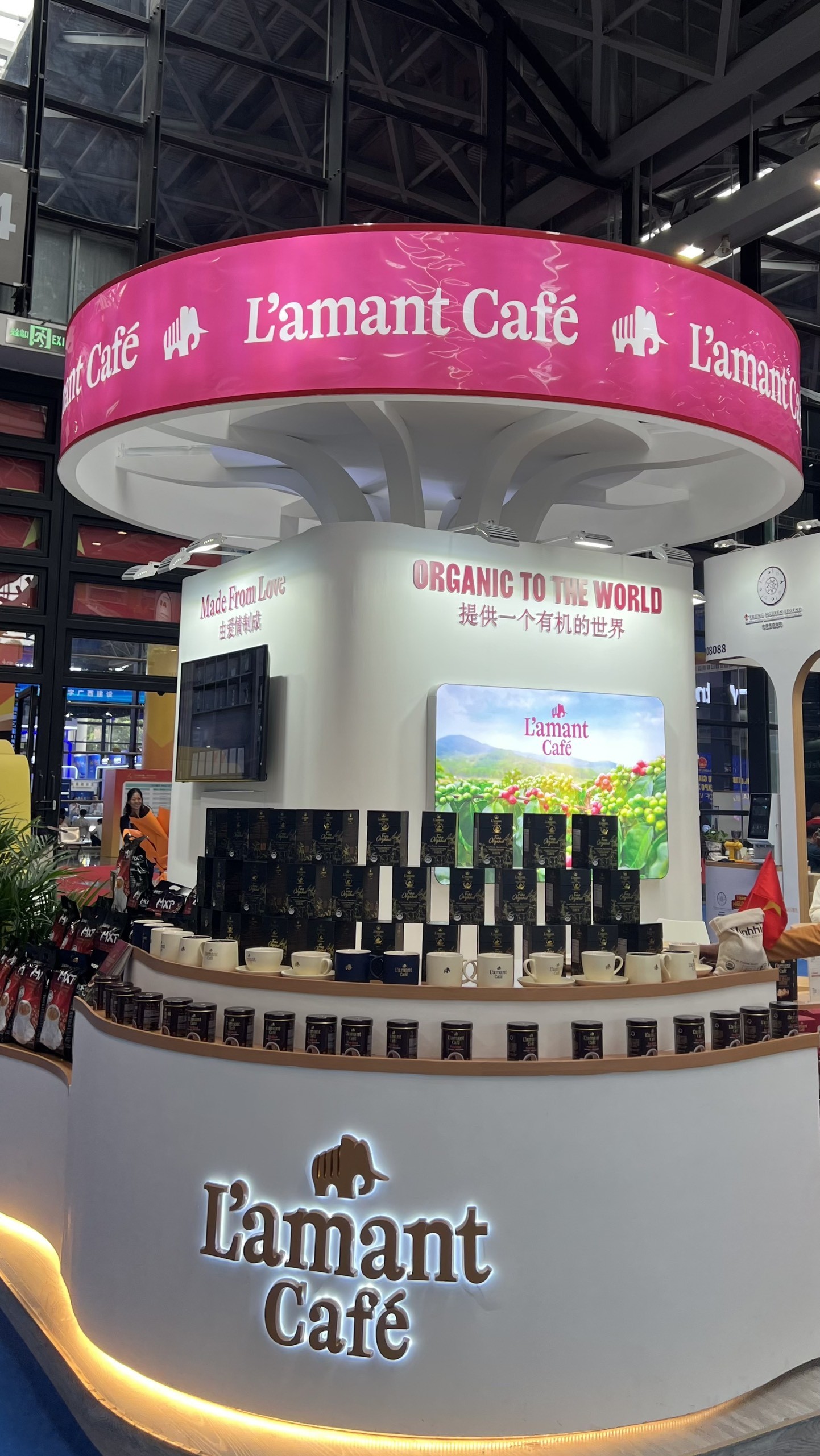 thu-tuong-pham-minh-chinh-tham-quan-gian-hang-lamant-cafe-tai-caexpo-2023-2-1695000098.jpg