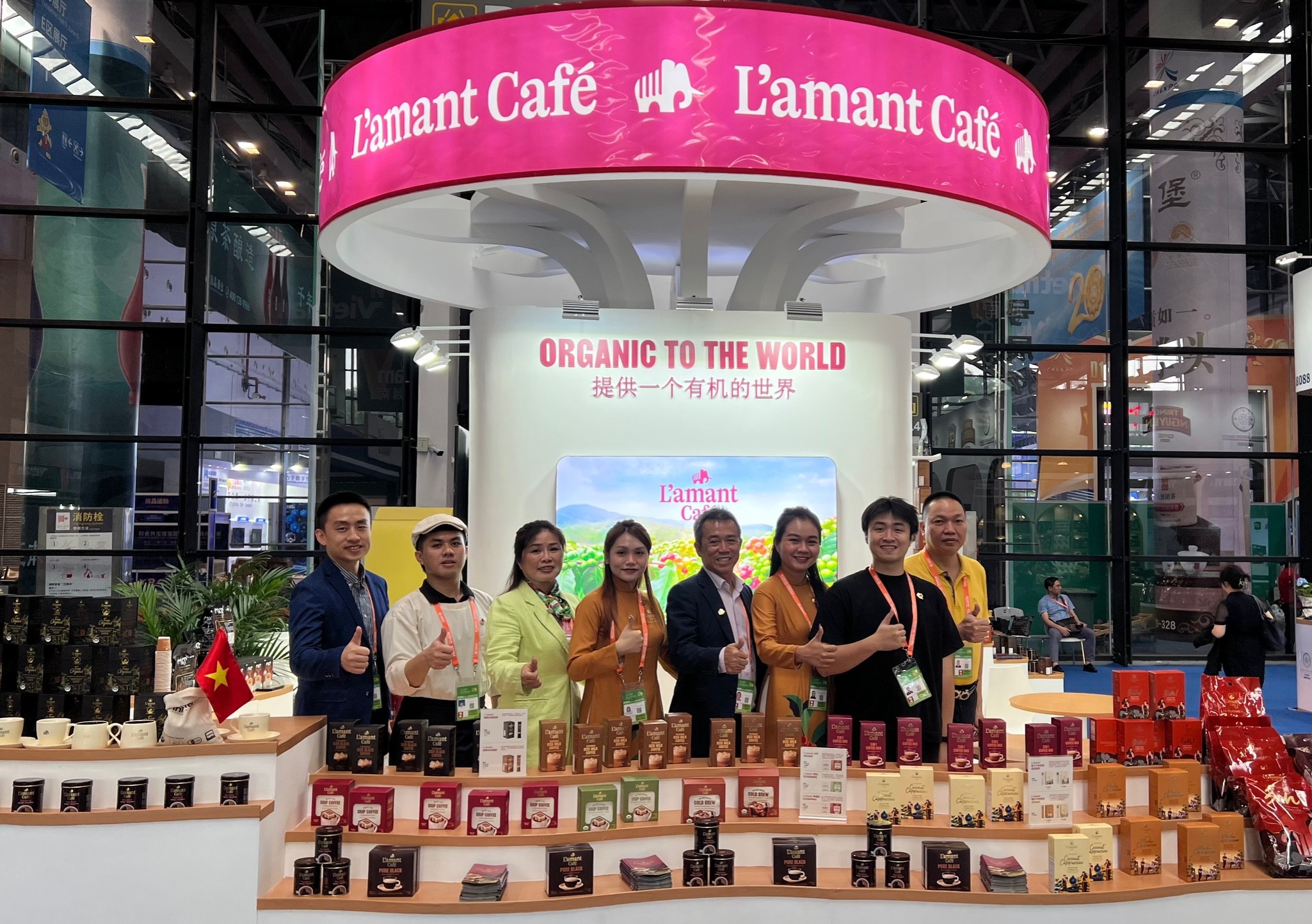 thu-tuong-pham-minh-chinh-tham-quan-gian-hang-lamant-cafe-tai-caexpo-2023-4-1695000100.jpg