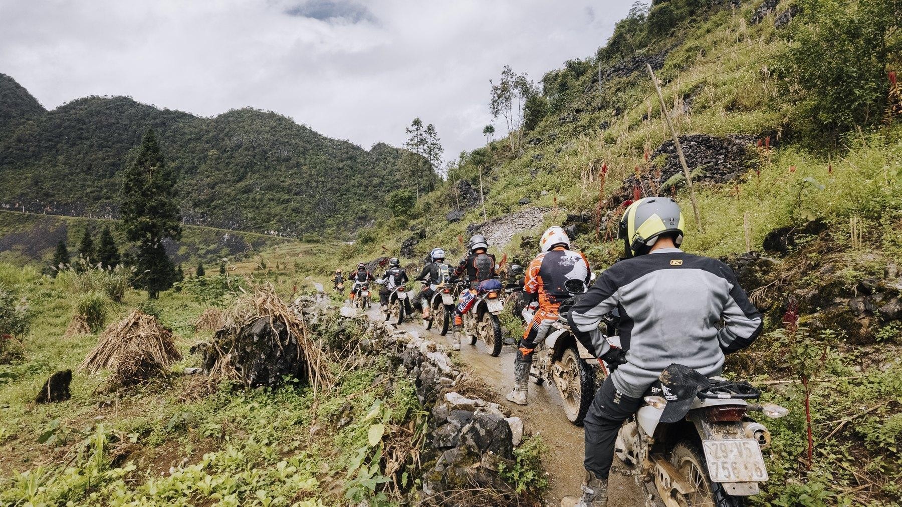 vietnam-motorbike-tour-expert-2-1788426414.jpg