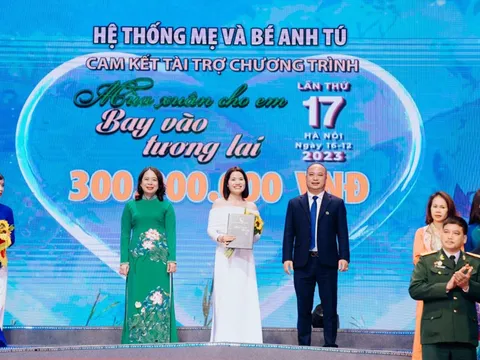 Anh Tú - Vua sữa bỉm trao tặng 300 triệu đồng cho quỹ bảo trợ trẻ em tại chương trình “Mùa xuân cho em” lần thứ 17