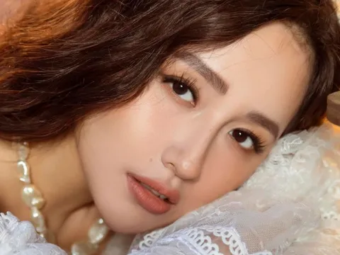 Hài hước với mâm cơm cúng Táo quân của hoa hậu Mai Phương Thúy