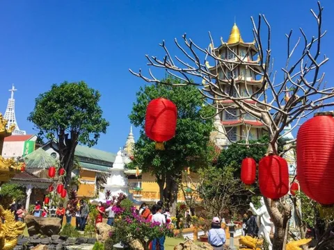 Nét đẹp lễ chùa đầu năm của người Việt