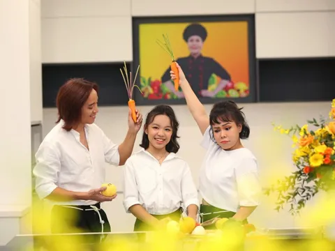 Gia đình danh hài Việt Hương trẻ trung đón Tết