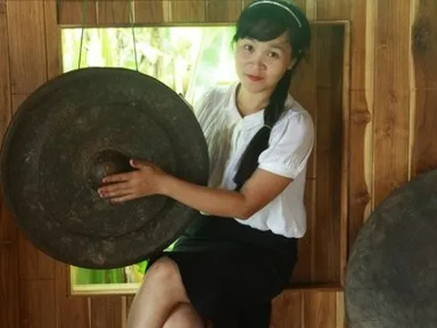 Kỳ lạ chuyện người phụ nữ Nùng “dốc hết” tài sản đổi lấy đồ vật cũ