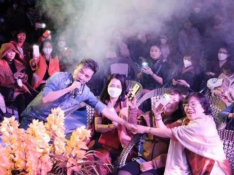 Bà Phương Hằng "không thèm" xem Đàm Vĩnh Hưng hát vì vé tới 2 triệu đồng