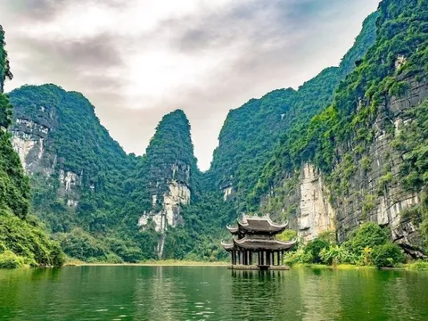 Ninh Bình đón gần 8,5 vạn lượt khách du lịch trong 6 ngày nghỉ Tết