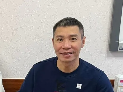 Nghệ sĩ Công Lý vẫn phải tập vật lý trị liệu tại nhà riêng