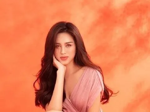 Hoa hậu Đỗ Thị Hà phản hồi về việc tạm dừng học để theo đuổi showbiz