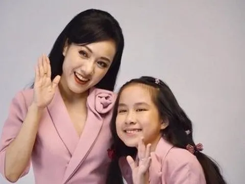 Con gái BTV Hoài Anh xinh xắn, chiều cao nổi bật hơn mẹ