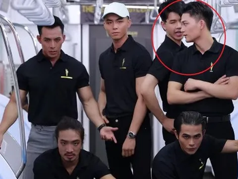 Học trò Xuân Lan lườm nguýt, tranh giành vị trí đứng trước mặt HLV?