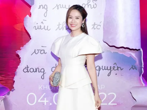 Phạm Quỳnh Anh, Thanh Thúy, Oanh Kiều... rạng ngời trên thảm đỏ