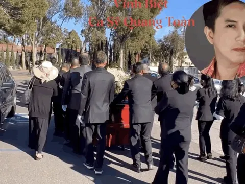 Tang lễ cố ca sĩ Vbiz đột ngột qua đời ở sân bay: Xót xa cảnh người thân bên linh cữu