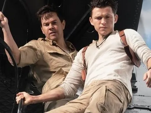 Cấm chiếu phim vì có "đường lưỡi bò": Tiền kiểm hay hậu kiểm?