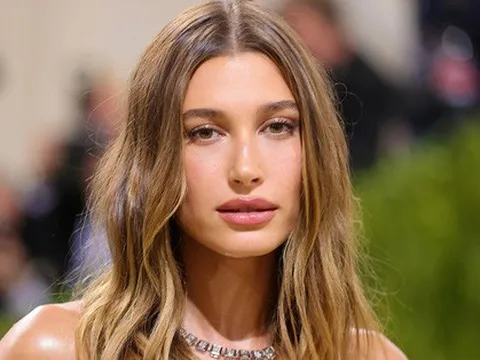 Bà xã Justin Bieber nhập viện khẩn cấp, có dấu hiệu đột quỵ vì vấn đề liên quan tới não bộ