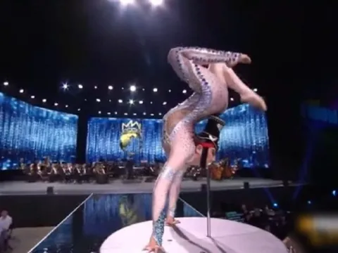 Người đẹp Mông Cổ gặp sự cố "thót tim" tại chung kết Miss World 2021