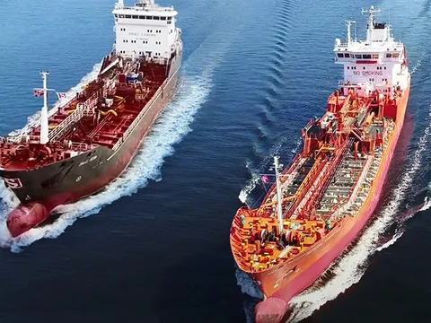 Dầu mỏ liên quan đến Nga dồn dập cập cảng Mỹ trước khi lệnh cấm có hiệu lực