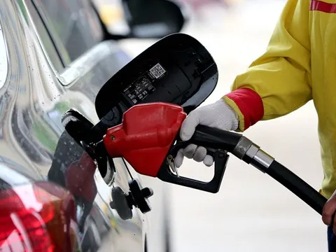 Giá xăng Trung Quốc cao nhất hơn một thập kỷ