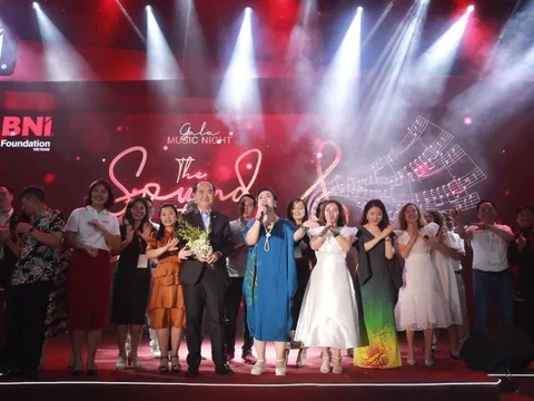 Doanh nhân nhà huấn luyện giọng nói Hiền Anh SM lan toả tinh thần “ Cho là Nhận – Givers Gain” trước hàng nghìn doanh nhân