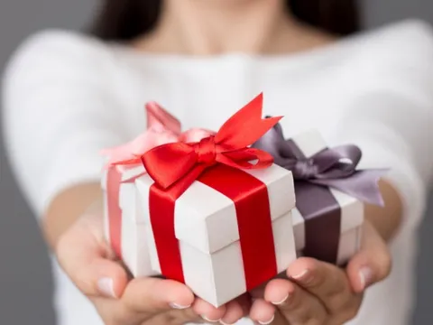 Chỉ một món quà - gắn kết cả nhà!