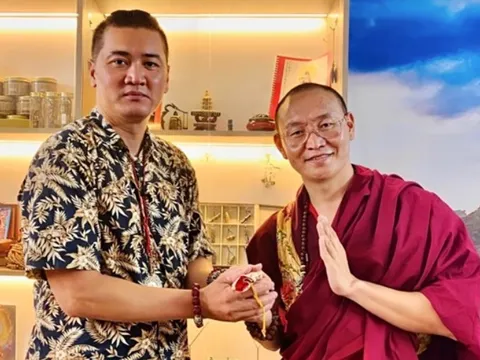 Dũng “Giáp” đắm chìm vào Dzi cổ Tây tạng nghìn năm tuổi