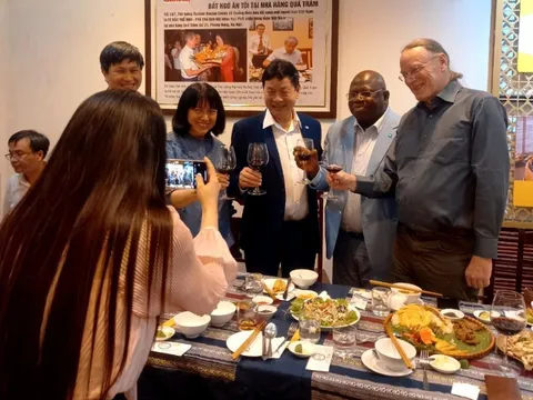 Giới thiệu đặc sản Việt Nam tới Đại sứ cộng hoà Siera Leon tại Nhà hàng Quả Trám