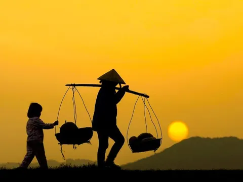 Những bài thơ về mẹ hay, ý nghĩa nhất