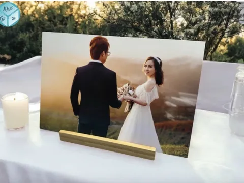 Ấn tượng về tình yêu qua những bức ảnh cưới in trên gỗ tự nhiên nguyên khối